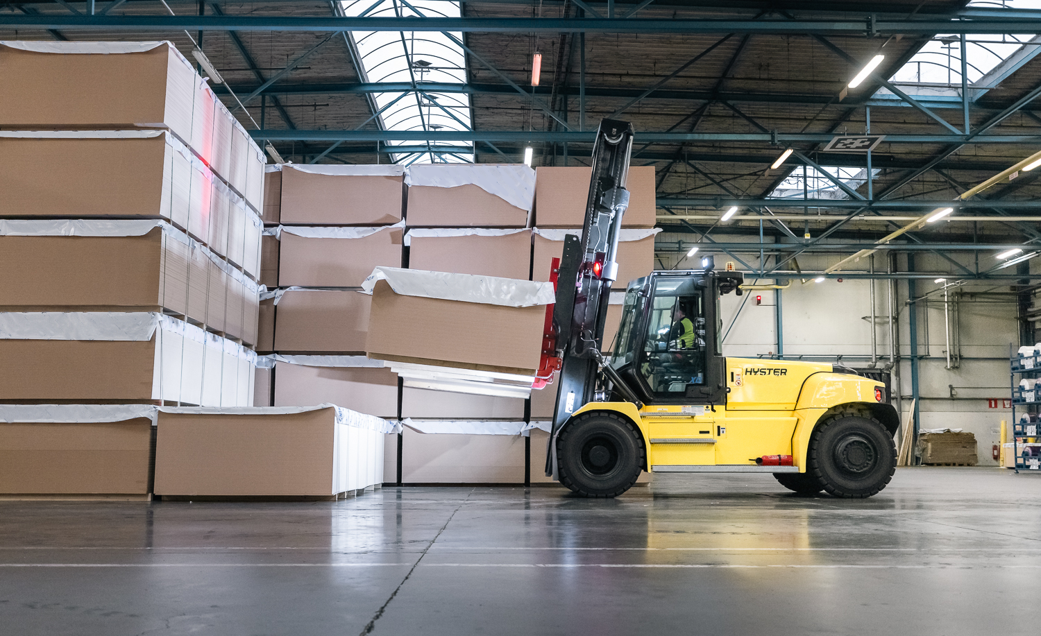 High-Capacity Electric Forklifts